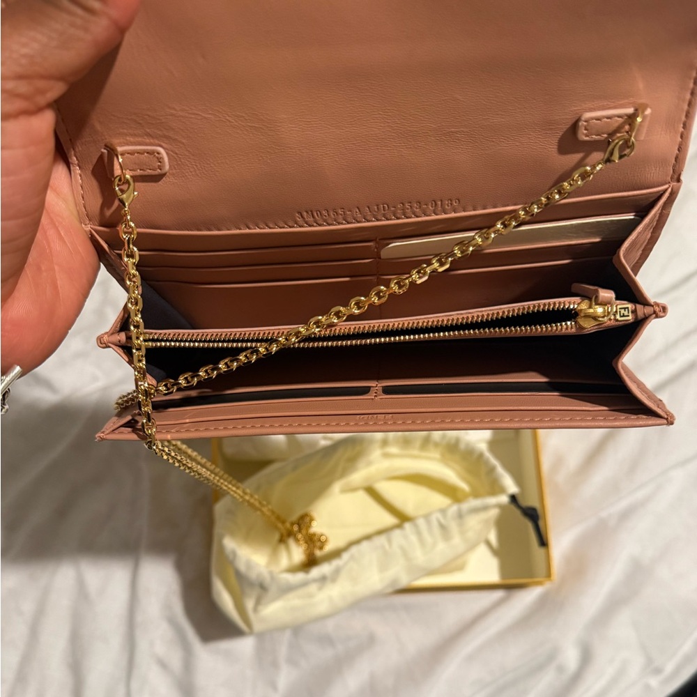 Fendi Wallet On chain - Picture 4 of 6